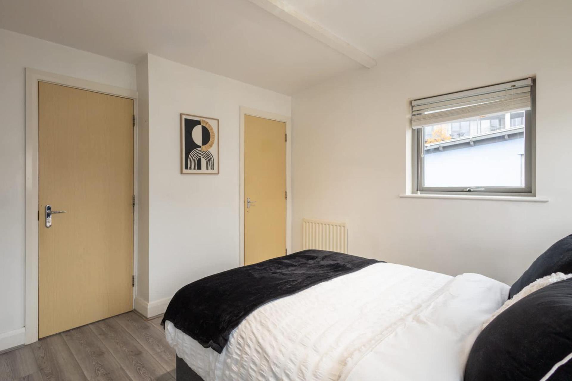 Host & - Bradshaw Close * Birmingham
