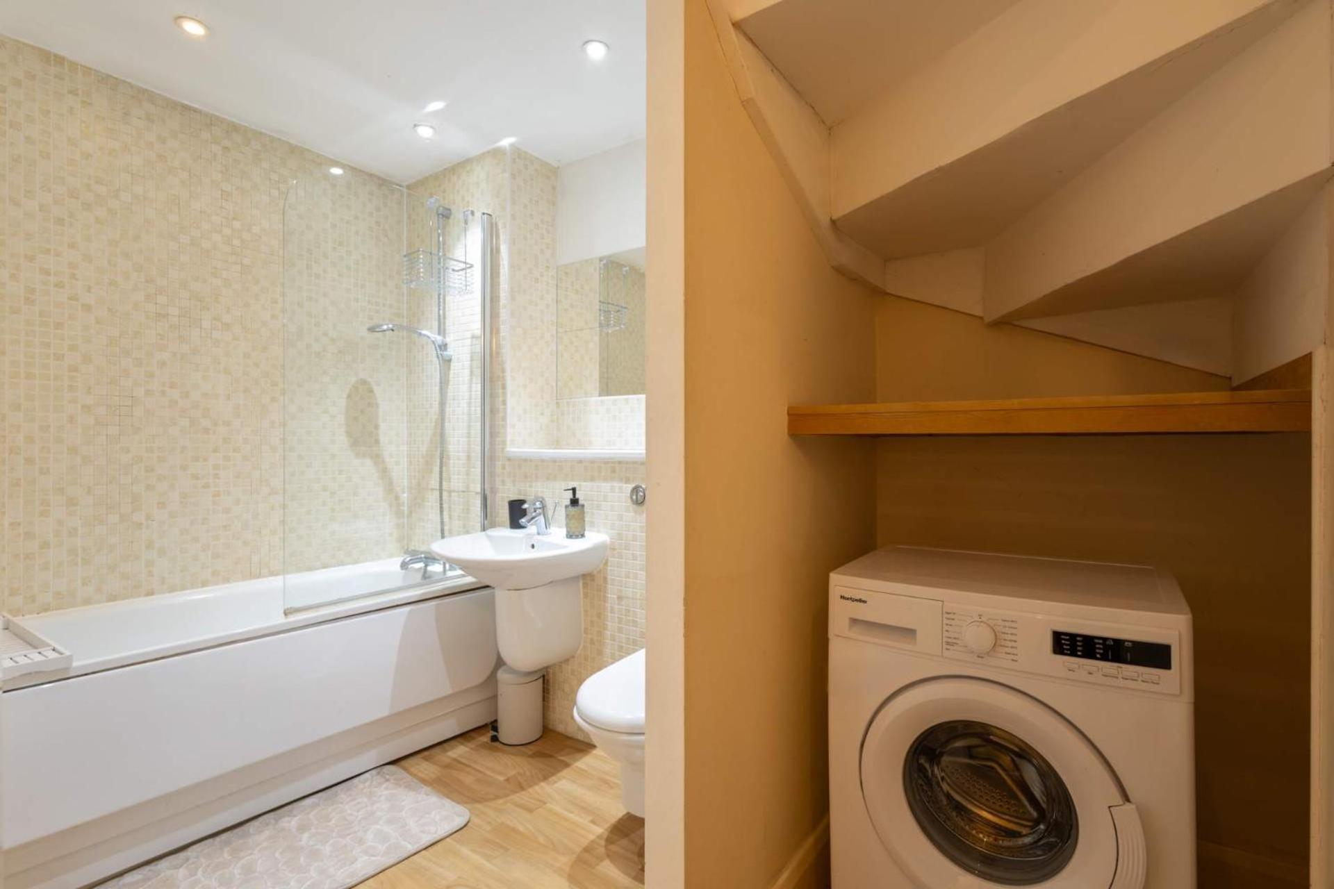 Host & - Bradshaw Close *