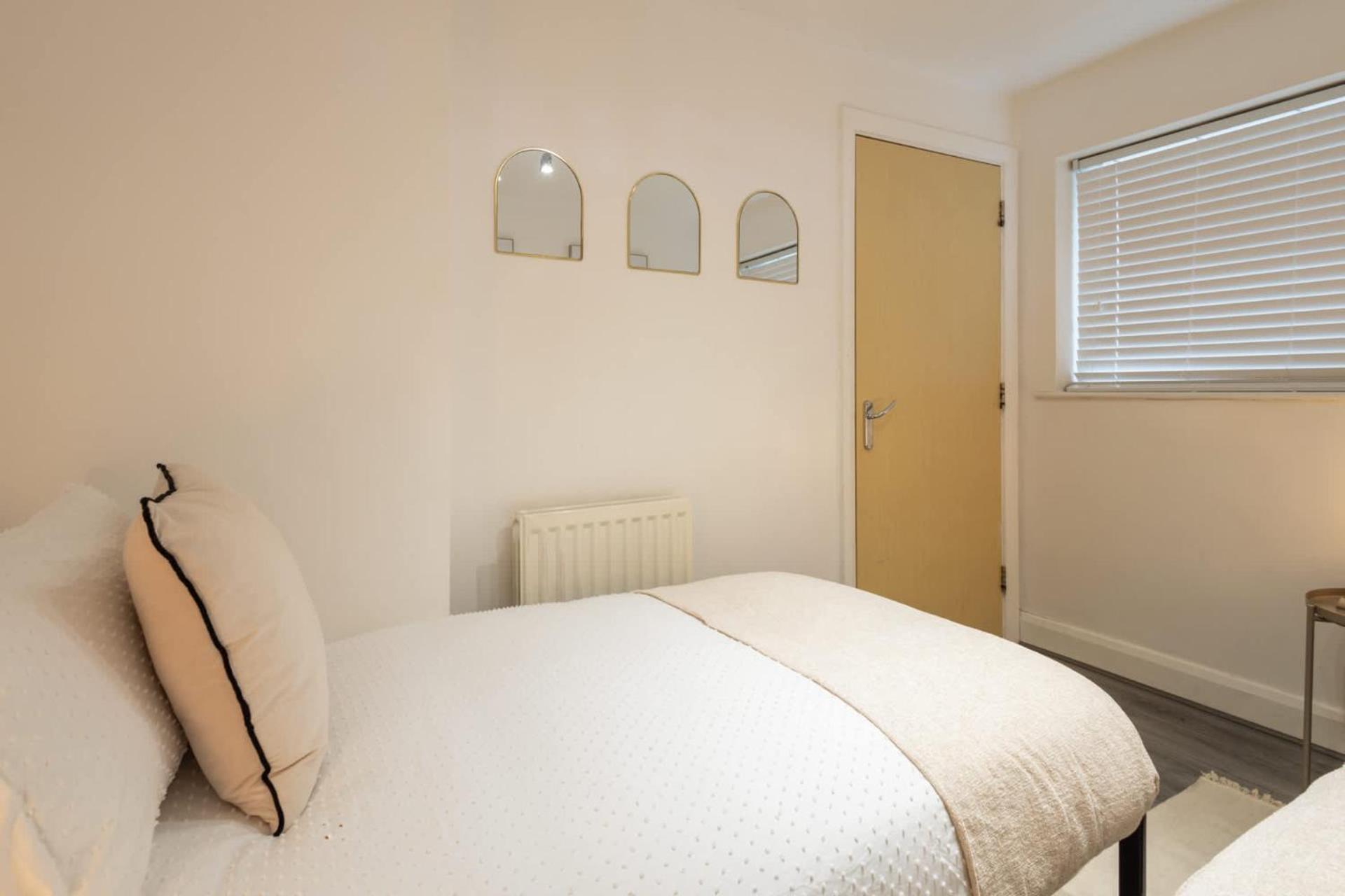 Host & - Bradshaw Close Holiday home Birmingham