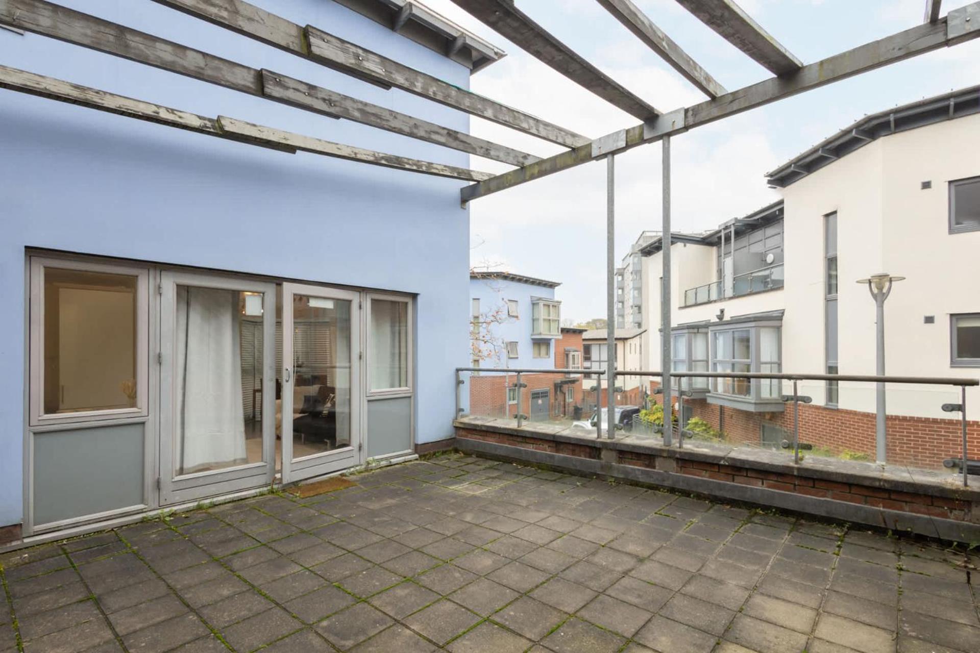 Host & - Bradshaw Close * Birmingham