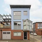 Host & Stay - Bradshaw Close